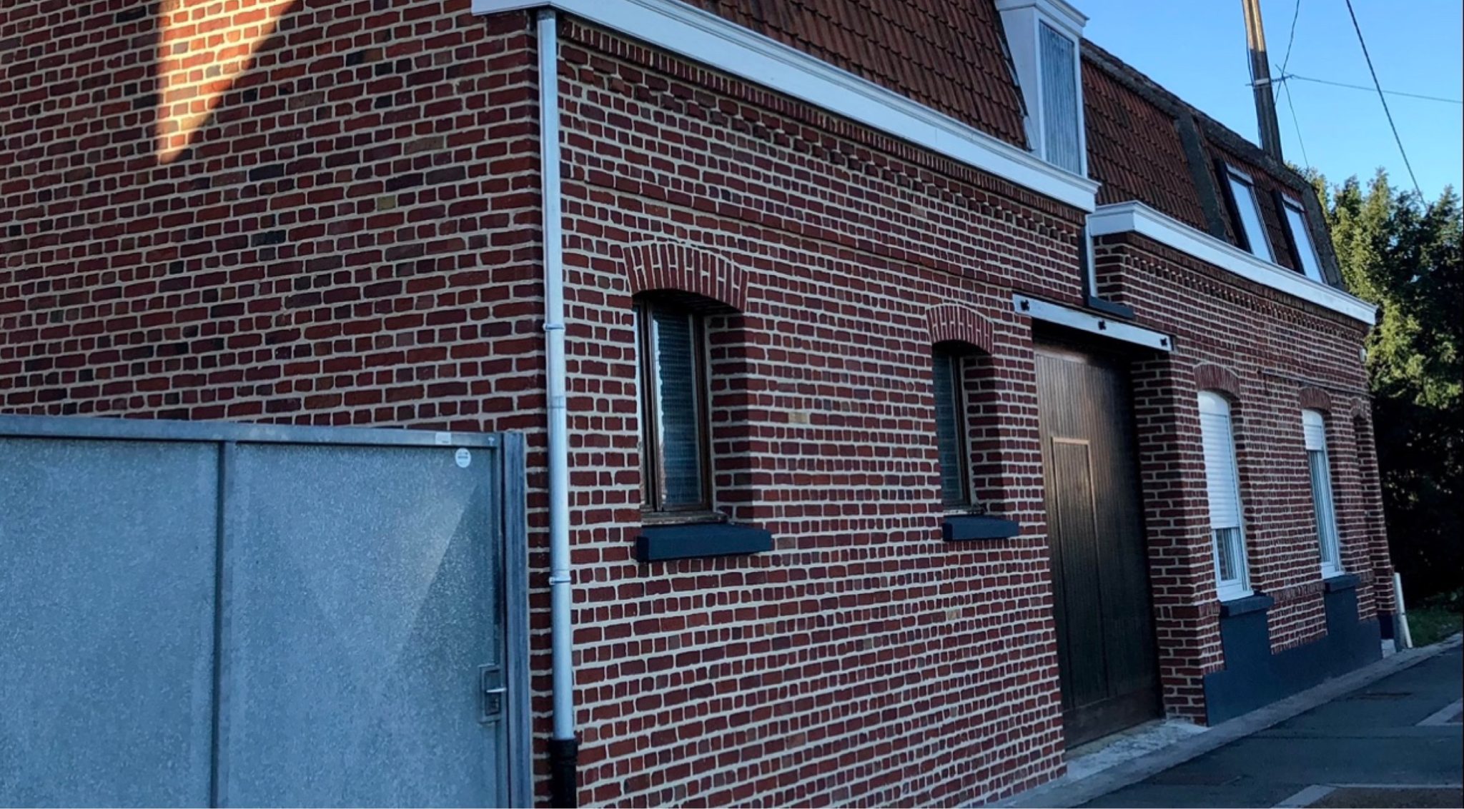 ravalement-de-facade-dune-maison-a-perenchie-apres